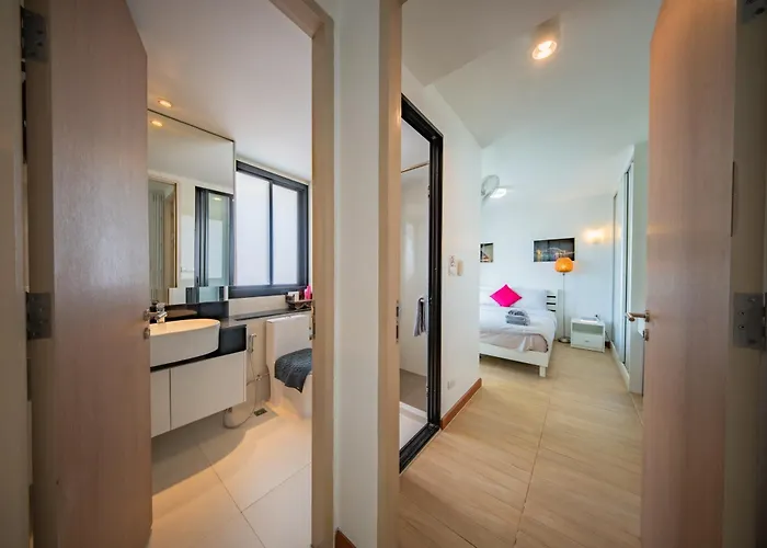 Le Cote, Thonglor Soi 8, Floor 2 Balcony 55sqm *